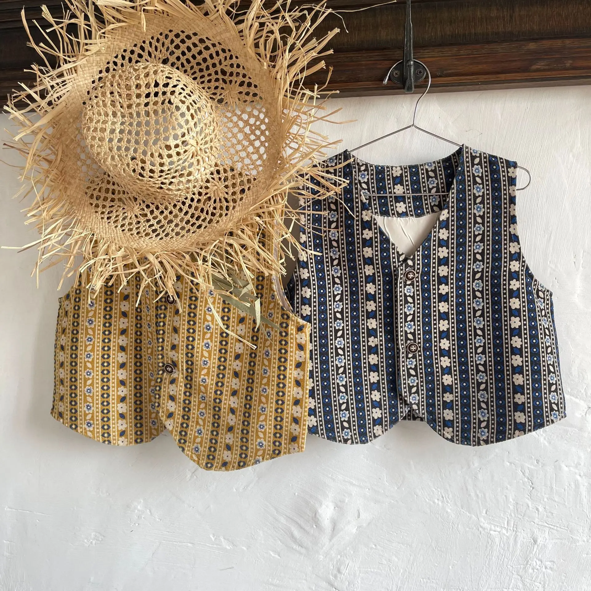 Детский осенний кардиган с V-образным вырезом и цветочным принтом
Детский осенний кардиган с V-образным вырезом и цветочным принтом