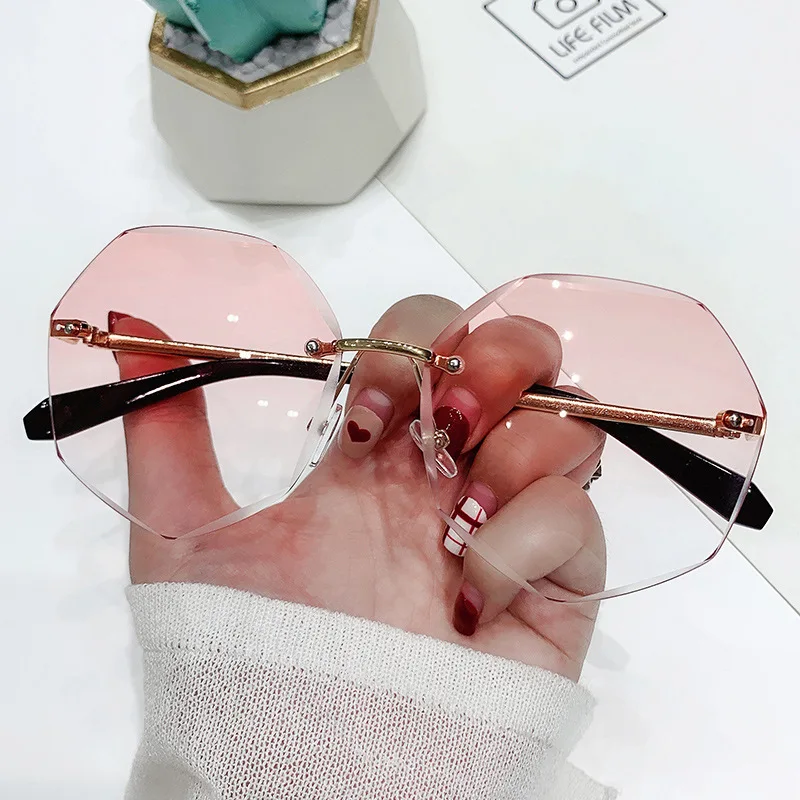 DJXFZLO Rimless Women's Sunglasses Design Fashion Lady Sun glasses Vintage Alloy Classic Designer Shades UV400 Eyewear
DJXFZLO Rimless Women's Sunglasses Design Fashion Lady Sun glasses Vintage Alloy Classic Designer Shades UV400 Eyewear