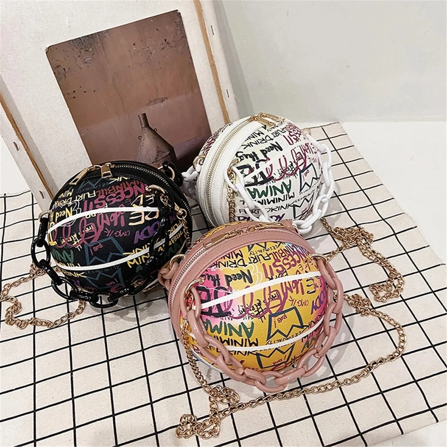 NEW Graffiti Basketball Shape Handbag Chain Shoulder Bag for Women Fashion Crossbody Bag Colorful Letters Casual Purses Leather
NEW Graffiti Basketball Shape Handbag Chain Shoulder Bag for Women Fashion Crossbody Bag Colorful Letters Casual Purses Leather