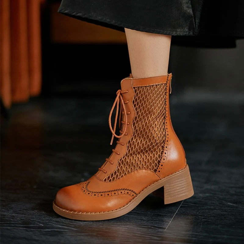 Женские сапоги-оксфорды REAVE CAT, сетчатые сапоги из натуральной кожи с вырезами и круглым носком, сапоги на высоком квадратном каблуке 5,5 см с ... 
Женские сапоги-оксфорды REAVE CAT, сетчатые сапоги из натуральной кожи с вырезами и круглым носком, сапоги на высоком квадратном каблуке 5,5 см с ...