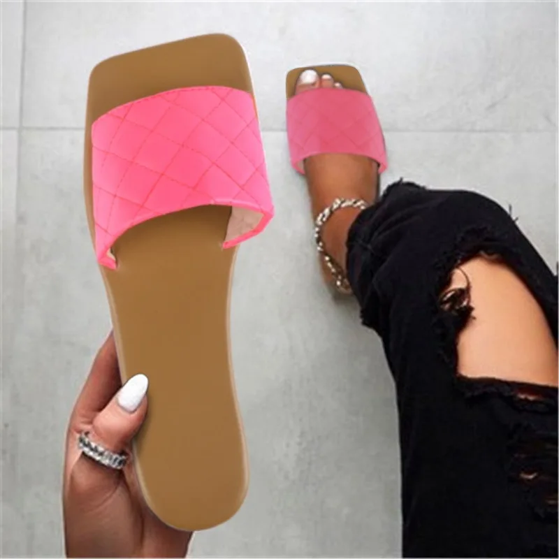Hot Selling in 2021 New Flat Women's Slipper Slippers Summer Slides Women Slippers Comfortable Fashion Female Slides Footwear
Hot Selling in 2021 New Flat Women's Slipper Slippers Summer Slides Women Slippers Comfortable Fashion Female Slides Footwear