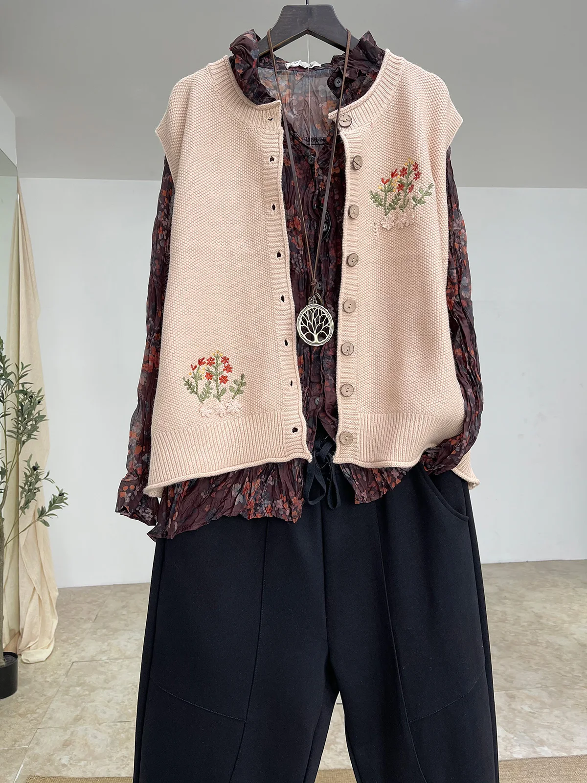 2021 Spring New Style Cotton Wool Knitted Women's Round Neck Sleeveless Cardigan Vest Printed Loose Vest
2021 Spring New Style Cotton Wool Knitted Women's Round Neck Sleeveless Cardigan Vest Printed Loose Vest