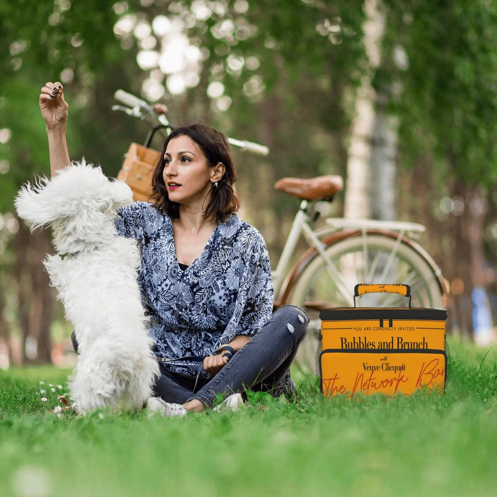 Veuve Clicquot Moet & Chandon Champagne Picnic Bag Large Capacity Luxury Lunch Bag Family Pack Refrigerated Shopping Bag_vcwcb31
Veuve Clicquot Moet & Chandon Champagne Picnic Bag Large Capacity Luxury Lunch Bag Family Pack Refrigerated Shopping Bag_vcwcb31