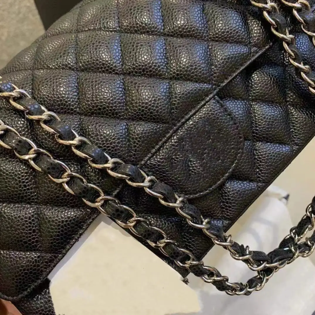 Luxury quality top-grade material makes caviar leather shoulder bag fashion quality
Luxury quality top-grade material makes caviar leather shoulder bag fashion quality