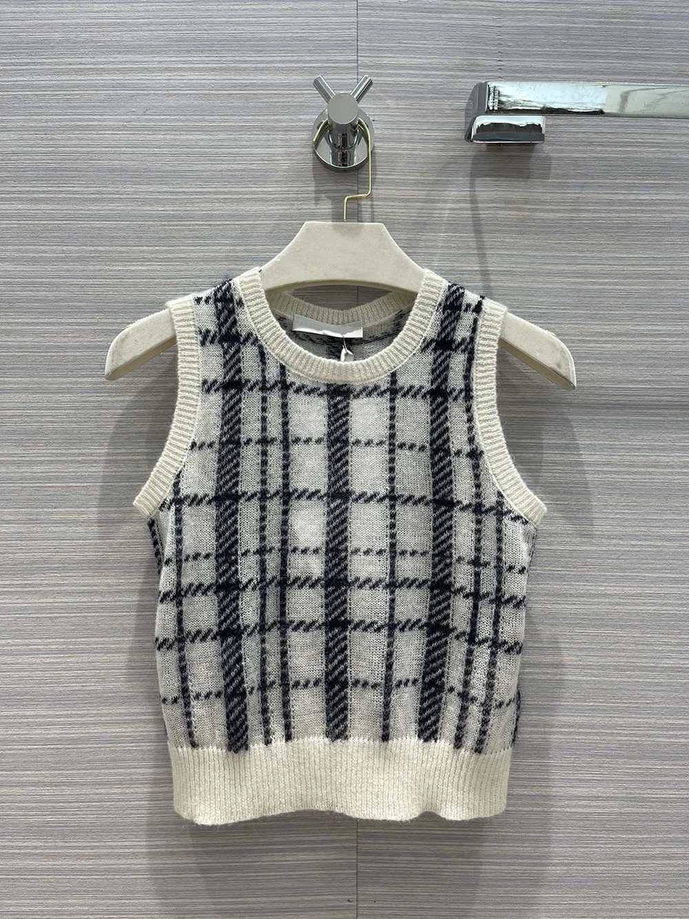 Women's new checkered mohair knitted vest 2021 new Autumn Fashion High quality vest
Women's new checkered mohair knitted vest 2021 new Autumn Fashion High quality vest
