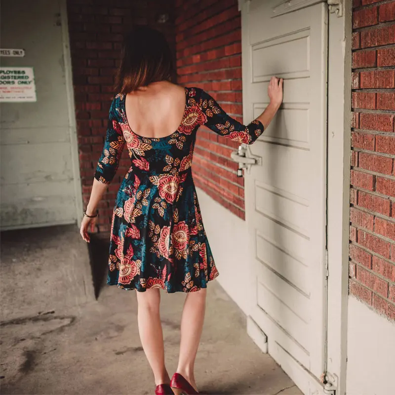 New Mother Daughter Dress Fashion Family Clothes Womens Girls Floral vintage dress Family Matching Outfits
New Mother Daughter Dress Fashion Family Clothes Womens Girls Floral vintage dress Family Matching Outfits