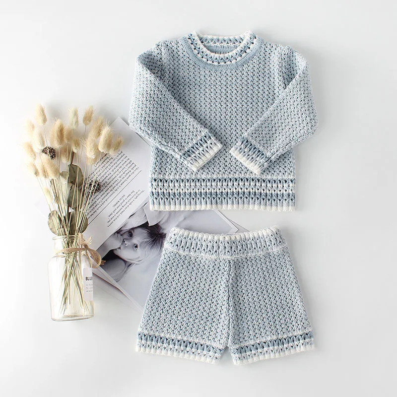 Baby girl Princess temperament celebrity long sleeve top baby shorts two piece set
Baby girl Princess temperament celebrity long sleeve top baby shorts two piece set