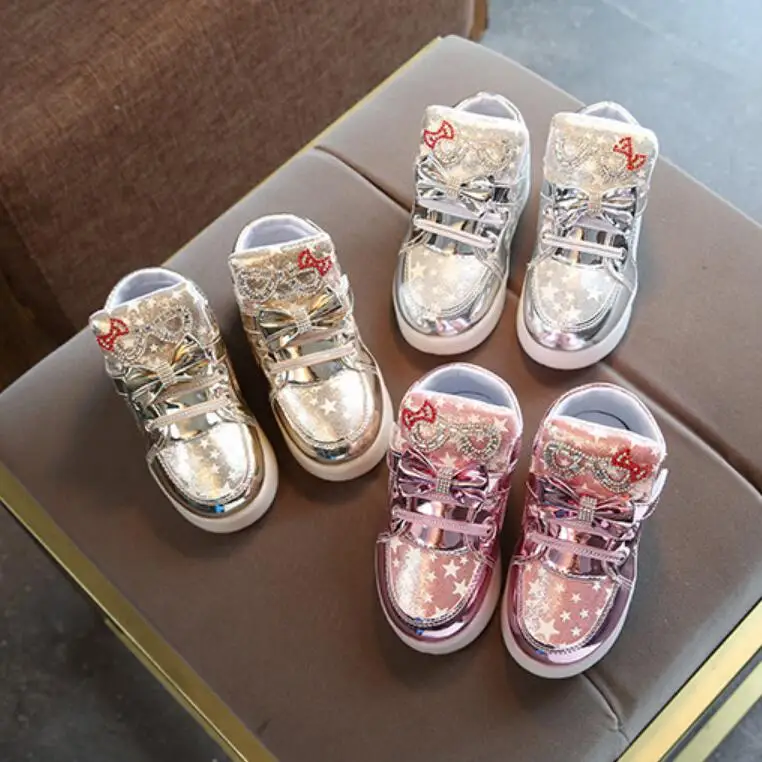Daclay New Design Kids Shoes Casual Boys and Girls Skateboard Shoes Five Star Design with Led Light Bottom for Kids
Daclay New Design Kids Shoes Casual Boys and Girls Skateboard Shoes Five Star Design with Led Light Bottom for Kids