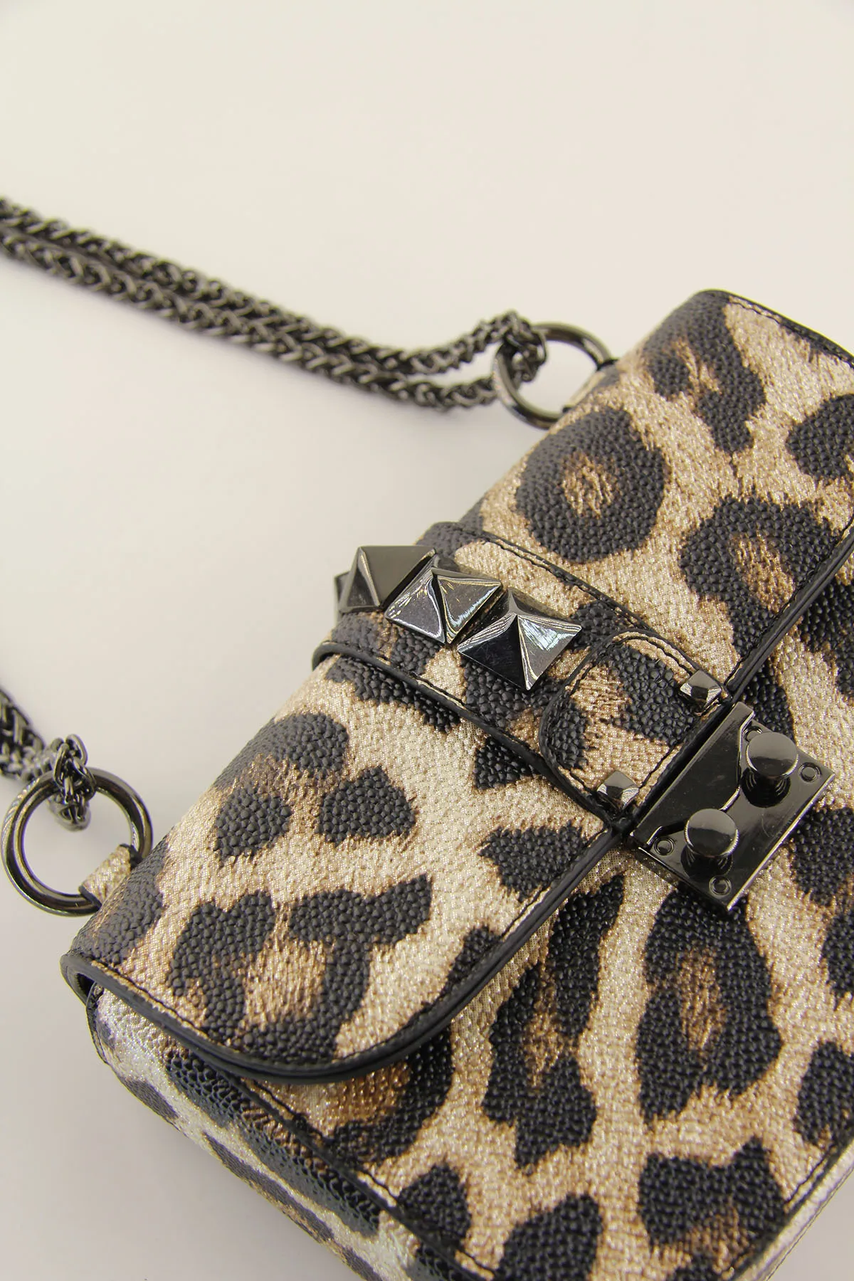 HNB 2021 Fashion Leopard Pattern Lightweight Convenient Female Chain Messenger Bag Messenger Bag 2001 SC0650
HNB 2021 Fashion Leopard Pattern Lightweight Convenient Female Chain Messenger Bag Messenger Bag 2001 SC0650
