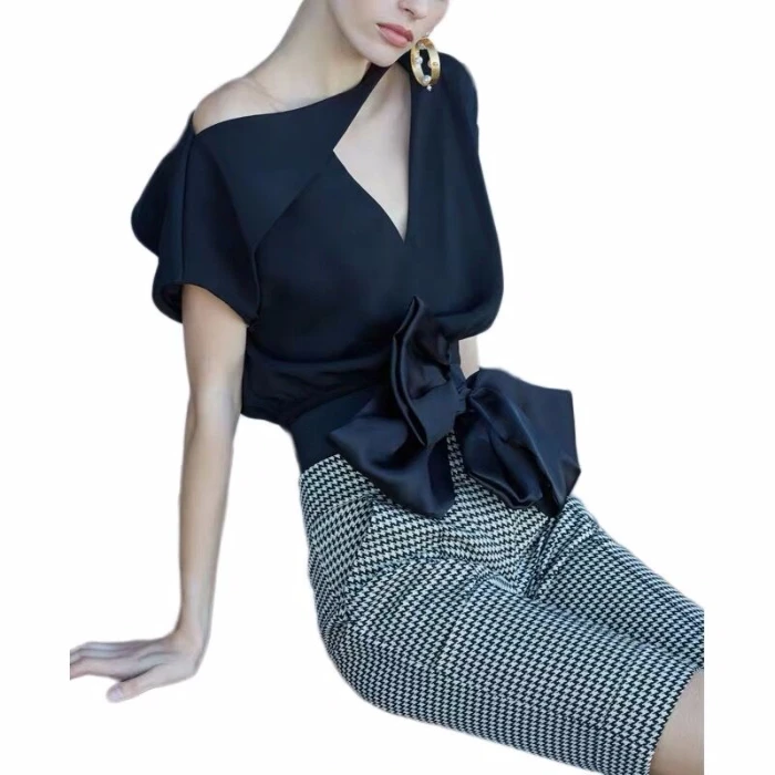 New French Vintage Bag Hip Skirt Women's Suits Luxury Design Sexy Slash Neck Hollow Out Bow Top + Plaid Short Skirt 2 Piece Sets
New French Vintage Bag Hip Skirt Women's Suits Luxury Design Sexy Slash Neck Hollow Out Bow Top + Plaid Short Skirt 2 Piece Sets