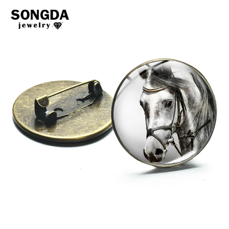 SONGDA Vintage Charm White Horse Brooch Crystal Glass Art Collar Pins Badges Backpack Clothes Decor Men Boys Gift Animal Jewelry 
SONGDA Vintage Charm White Horse Brooch Crystal Glass Art Collar Pins Badges Backpack Clothes Decor Men Boys Gift Animal Jewelry