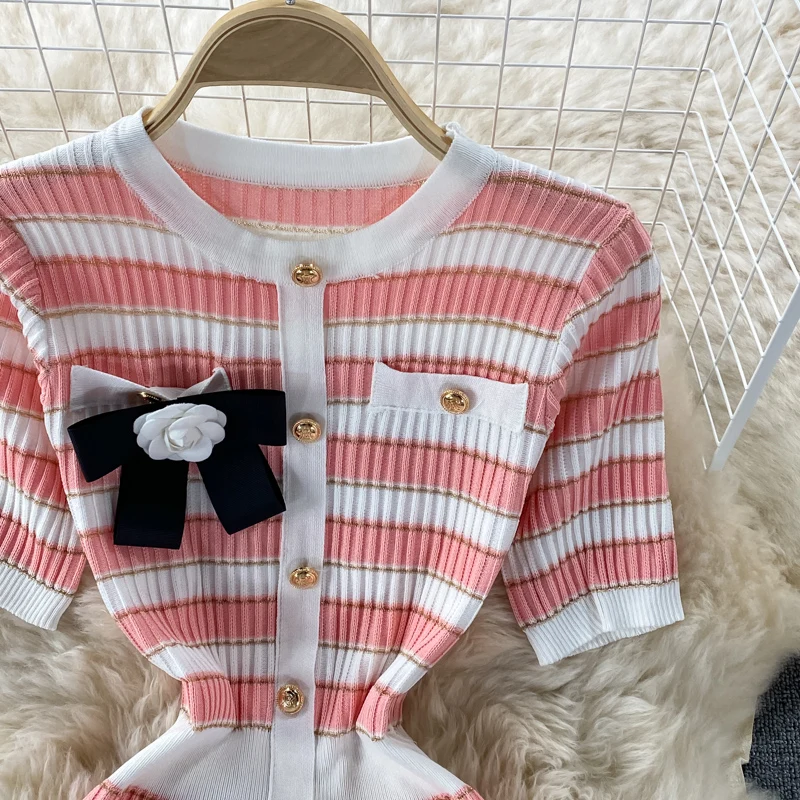 Amolapha Women 2021Summer Sweet Style O-neck Short Sleeve Button Details Bow Striped Elegant Sheath Knitting Dress
Amolapha Women 2021Summer Sweet Style O-neck Short Sleeve Button Details Bow Striped Elegant Sheath Knitting Dress