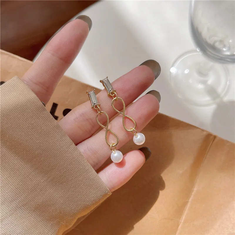 Square zircon pearl earring female temperament contracted geometric metal eardrop irregular geometrical stud earrings
Square zircon pearl earring female temperament contracted geometric metal eardrop irregular geometrical stud earrings