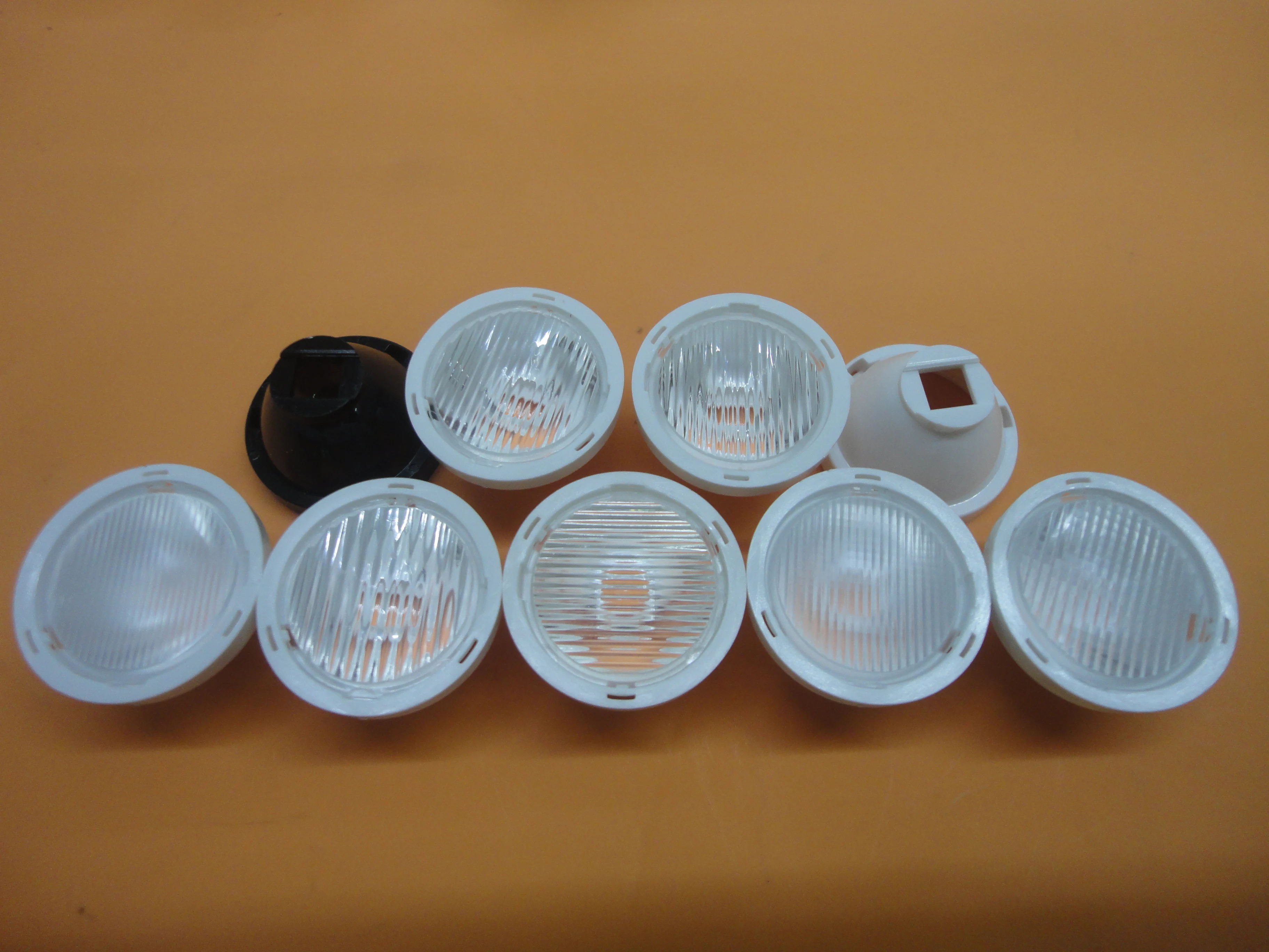 

XML/XML2 Lens Diameter 23.3mm Stripes 10*30 45 65 70 degrees and 20*65degrees T5/T6/U2 Led Lens (with stand ) 5050 Lens