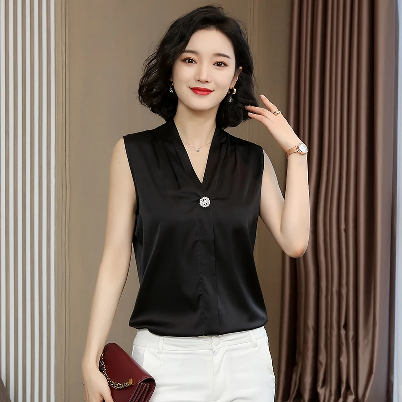 Korean Silk Blouses Women Summer Woman Satin Blouse Tops Elegant Women Sleeveless V-neck Blouses Top Blusas Mujer De Moda 2020
Korean Silk Blouses Women Summer Woman Satin Blouse Tops Elegant Women Sleeveless V-neck Blouses Top Blusas Mujer De Moda 2020