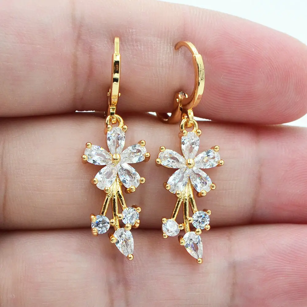 Plated 18 K Gold Inlaid Water Droplet Pear Shape Zircon Earrings Flower Stud Clip Clip-on Women's
Plated 18 K Gold Inlaid Water Droplet Pear Shape Zircon Earrings Flower Stud Clip Clip-on Women's