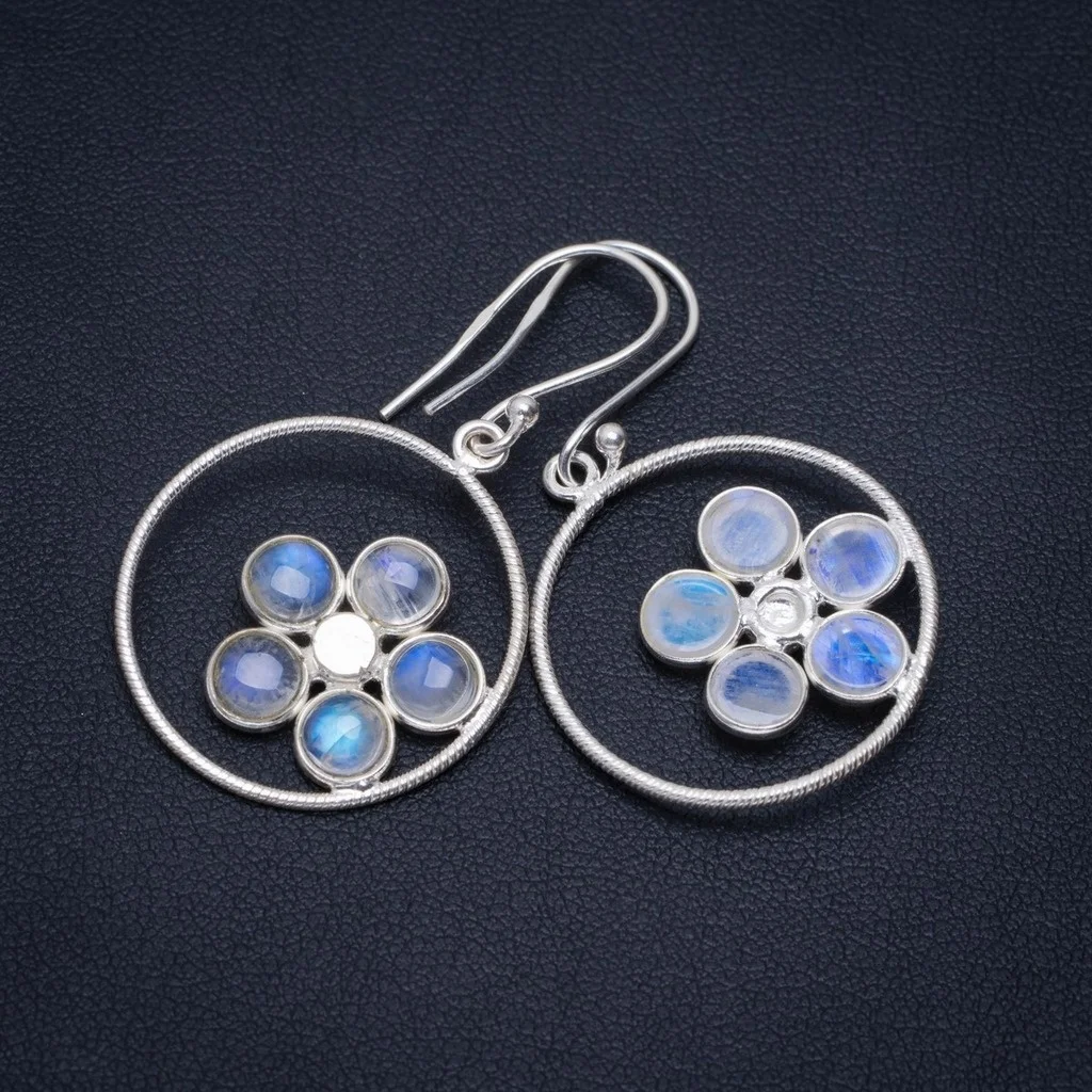 Уникальные серьги из стерлингового серебра 925 пробы ручной работы с натуральным радужным лунным камнем 1,75 дюйма A2633
Уникальные серьги из стерлингового серебра 925 пробы ручной работы с натуральным радужным лунным камнем 1,75 дюйма A2633