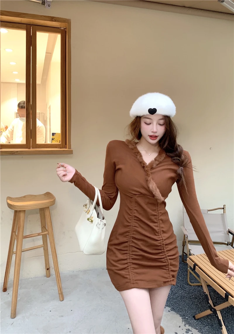 Fashionable Japanese sweet cartoon rabbit fur collar pleated bottoming brushed hair slim knitted dress
Fashionable Japanese sweet cartoon rabbit fur collar pleated bottoming brushed hair slim knitted dress