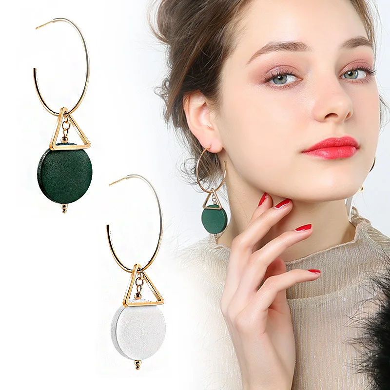 2020 Women Creative Wood Green Hoop Earrings Lady Simple Asymmetric Alloy White Geometry Ear Ring
2020 Women Creative Wood Green Hoop Earrings Lady Simple Asymmetric Alloy White Geometry Ear Ring