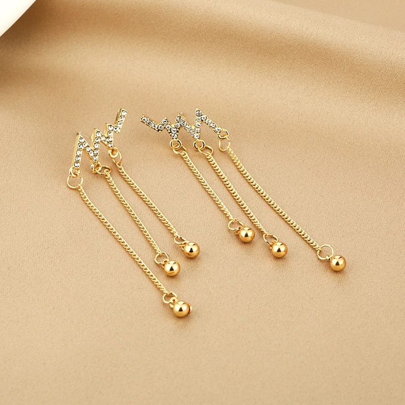 Korean Fashion Irregular Design Micro Earrings for Women Temperament High Quality Jewelry Inlay AAA Zirconia S925 Needle Ins Hot
Korean Fashion Irregular Design Micro Earrings for Women Temperament High Quality Jewelry Inlay AAA Zirconia S925 Needle Ins Hot