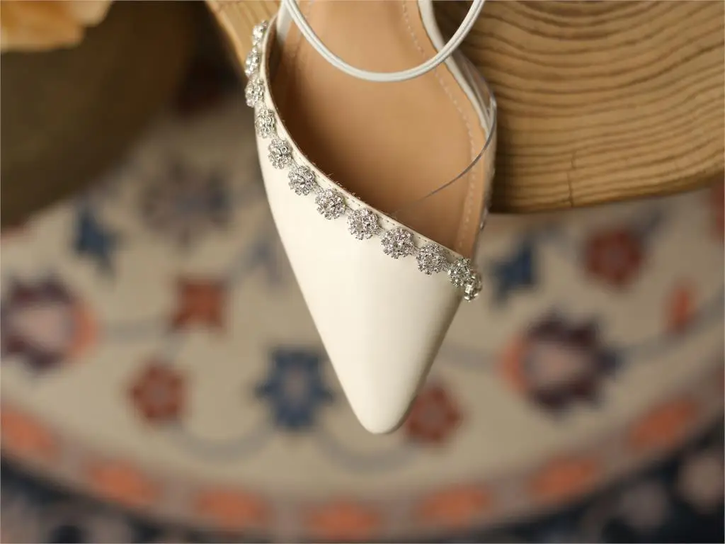 Krazing pot big size genuine leather pointed toe high heels sling back diamond shiny party Korean girl slip on women sandals L50
Krazing pot big size genuine leather pointed toe high heels sling back diamond shiny party Korean girl slip on women sandals L50