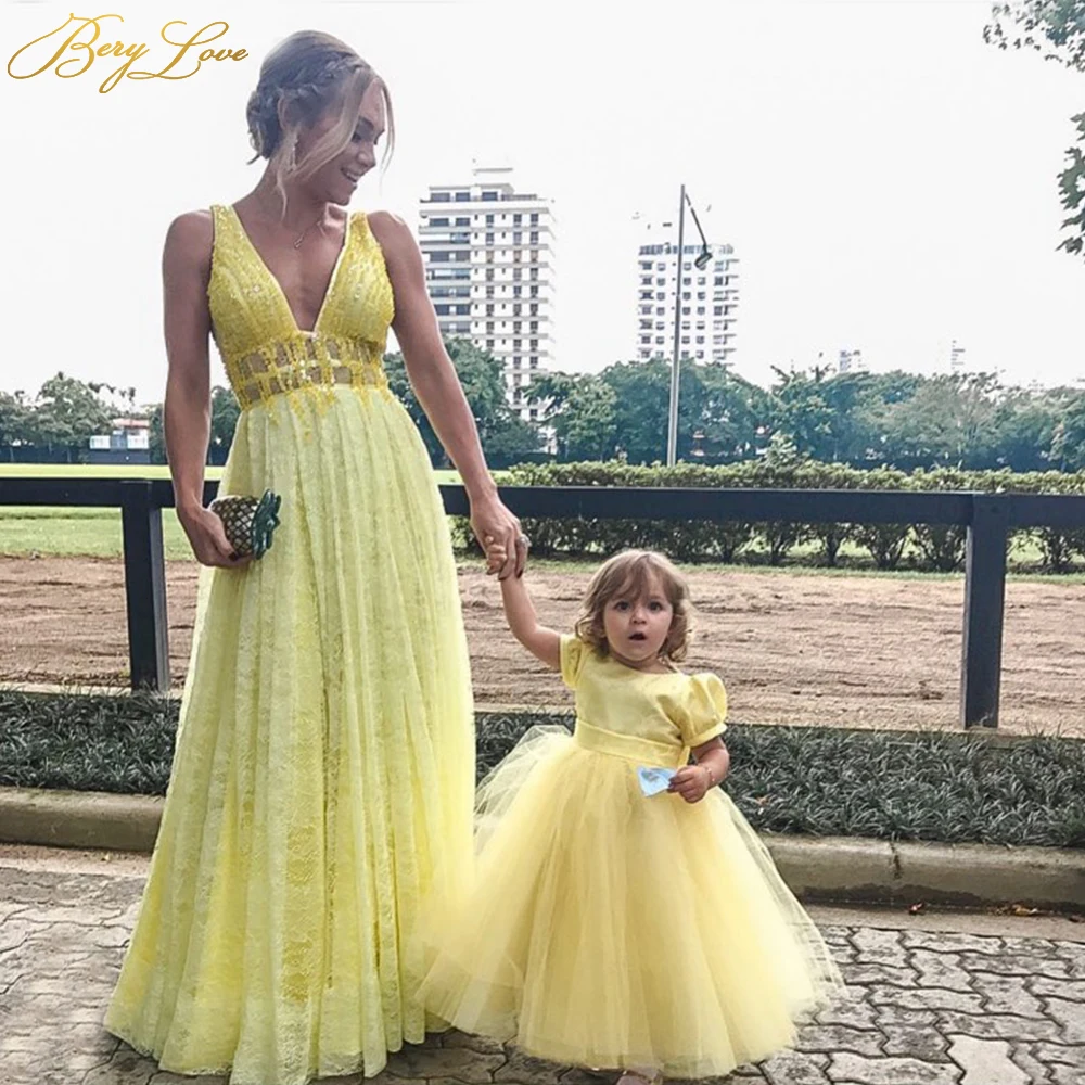 Charming Yellow Evening Dress 2020 Bright Long Evening Gown V neck Lace Elegant Formal A line Hollow Out Waist Prom Dress Cute
Charming Yellow Evening Dress 2020 Bright Long Evening Gown V neck Lace Elegant Formal A line Hollow Out Waist Prom Dress Cute