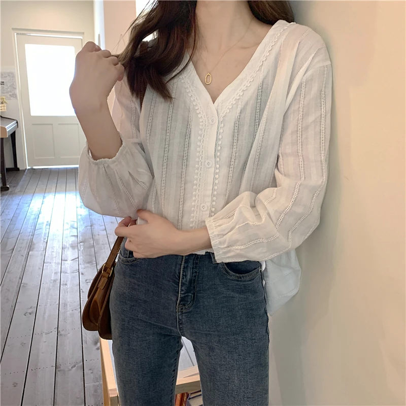 RUGOD2021spring Korean style simple solid shirt fashion v-neck sweet mild outgoing spring shirt 2021new female tops preppy style
RUGOD2021spring Korean style simple solid shirt fashion v-neck sweet mild outgoing spring shirt 2021new female tops preppy style