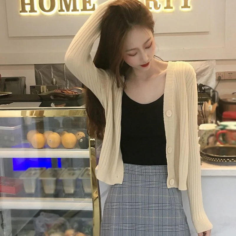 Женский вязаный кардиган с V-образным вырезом и длинным рукавом, повседневный простой однобортный однотонный короткий свитер, вязаная одеж...
Женский вязаный кардиган с V-образным вырезом и длинным рукавом, повседневный простой однобортный однотонный короткий свитер, вязаная одеж...