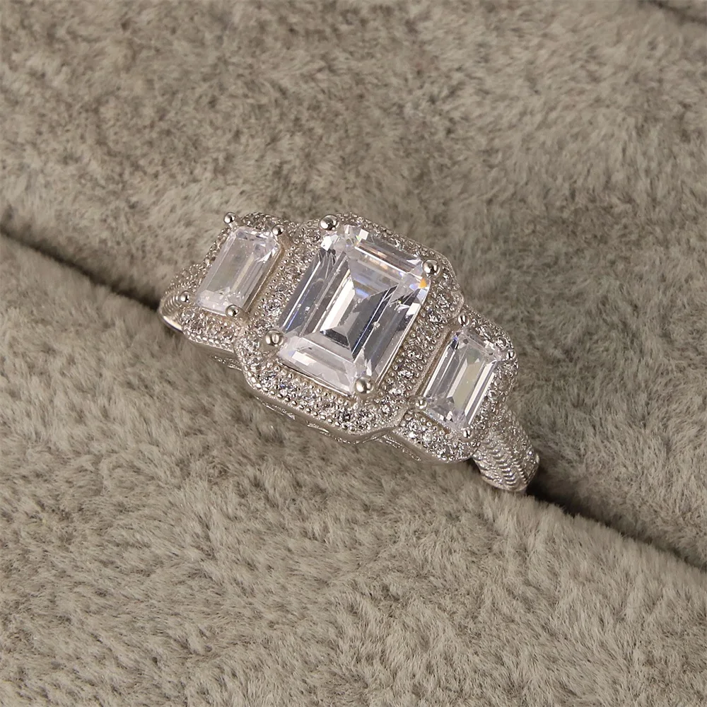 Hot selling in Europe and the fashion 925 sterling silver ring luxurious ms white zircon three square crystal jewelry gifts
Hot selling in Europe and the fashion 925 sterling silver ring luxurious ms white zircon three square crystal jewelry gifts