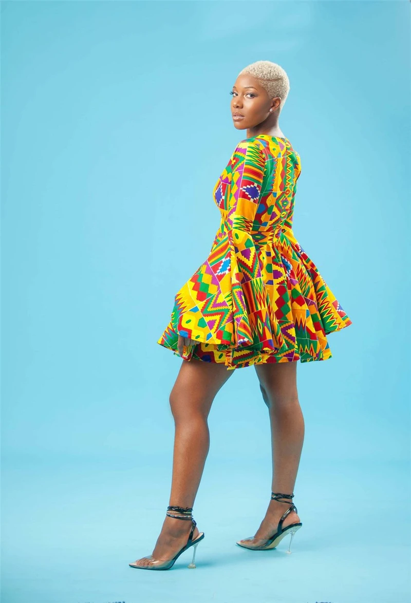 2021 African Women Vintage Style Clothes New V-Neck Printed Short Dresses Middle East Flared Long Sleeves Sexy Womens Clothing 
2021 African Women Vintage Style Clothes New V-Neck Printed Short Dresses Middle East Flared Long Sleeves Sexy Womens Clothing
