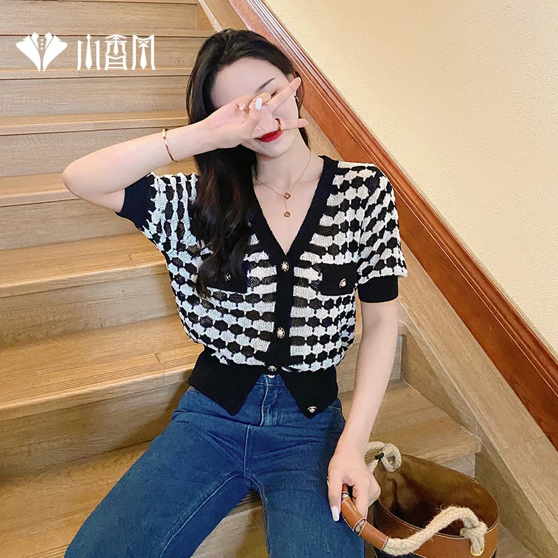 Свитер Xiaoxiangfeng, Новинка лета 2021, V-ne, маленький контрастный кардиган с пузырьковыми рукавами, с полосой, с коротким рукавом
Свитер Xiaoxiangfeng, Новинка лета 2021, V-ne, маленький контрастный кардиган с пузырьковыми рукавами, с полосой, с коротким рукавом