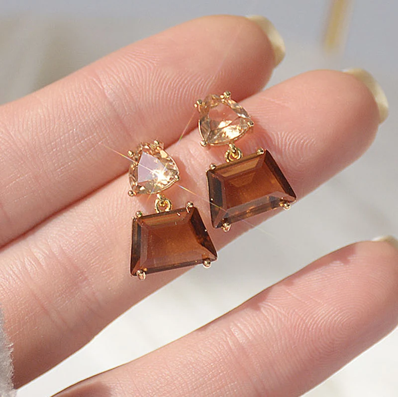 Романтический 14K позолота, кристалл, геометрические серьги-гвоздики японский и Корея нежные ювелирные изделия с цирконием, серьги для женщи...
Романтический 14K позолота, кристалл, геометрические серьги-гвоздики японский и Корея нежные ювелирные изделия с цирконием, серьги для женщи...