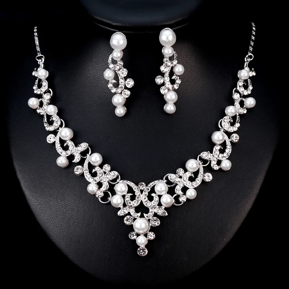European and American fashion personality geometric diamond pearl earrings necklace set wedding party jewelry
European and American fashion personality geometric diamond pearl earrings necklace set wedding party jewelry