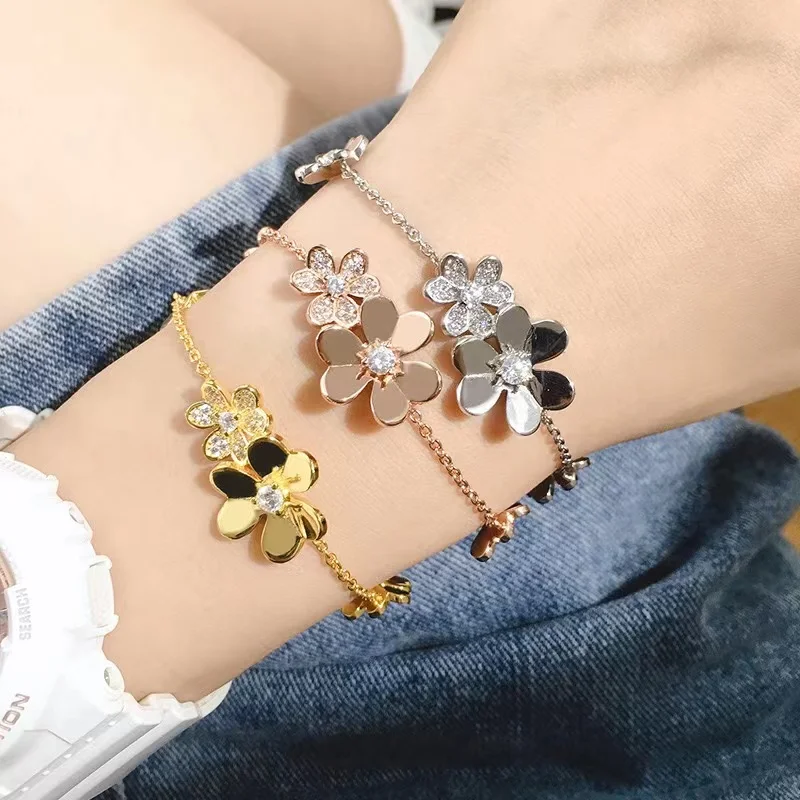 Top Brand Top Quality Jewelry For Women Silver Chain Clover Bracelet Party Wedding Jewelry Gold Color Flower Luxury Bracelet
Top Brand Top Quality Jewelry For Women Silver Chain Clover Bracelet Party Wedding Jewelry Gold Color Flower Luxury Bracelet