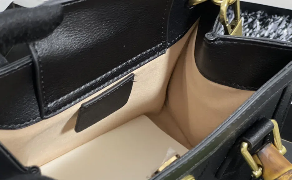Ladies bag new premium bamboo tote bag portable leather bag designer brand fashion all-match single shoulder messenger bag
Ladies bag new premium bamboo tote bag portable leather bag designer brand fashion all-match single shoulder messenger bag
