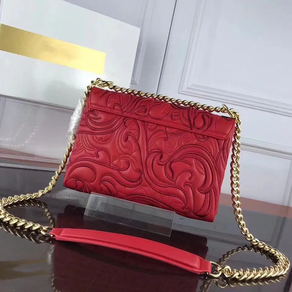 Classic fashion lady chain messenger bag top designer design floral embroidery shoulder bag wallet
Classic fashion lady chain messenger bag top designer design floral embroidery shoulder bag wallet