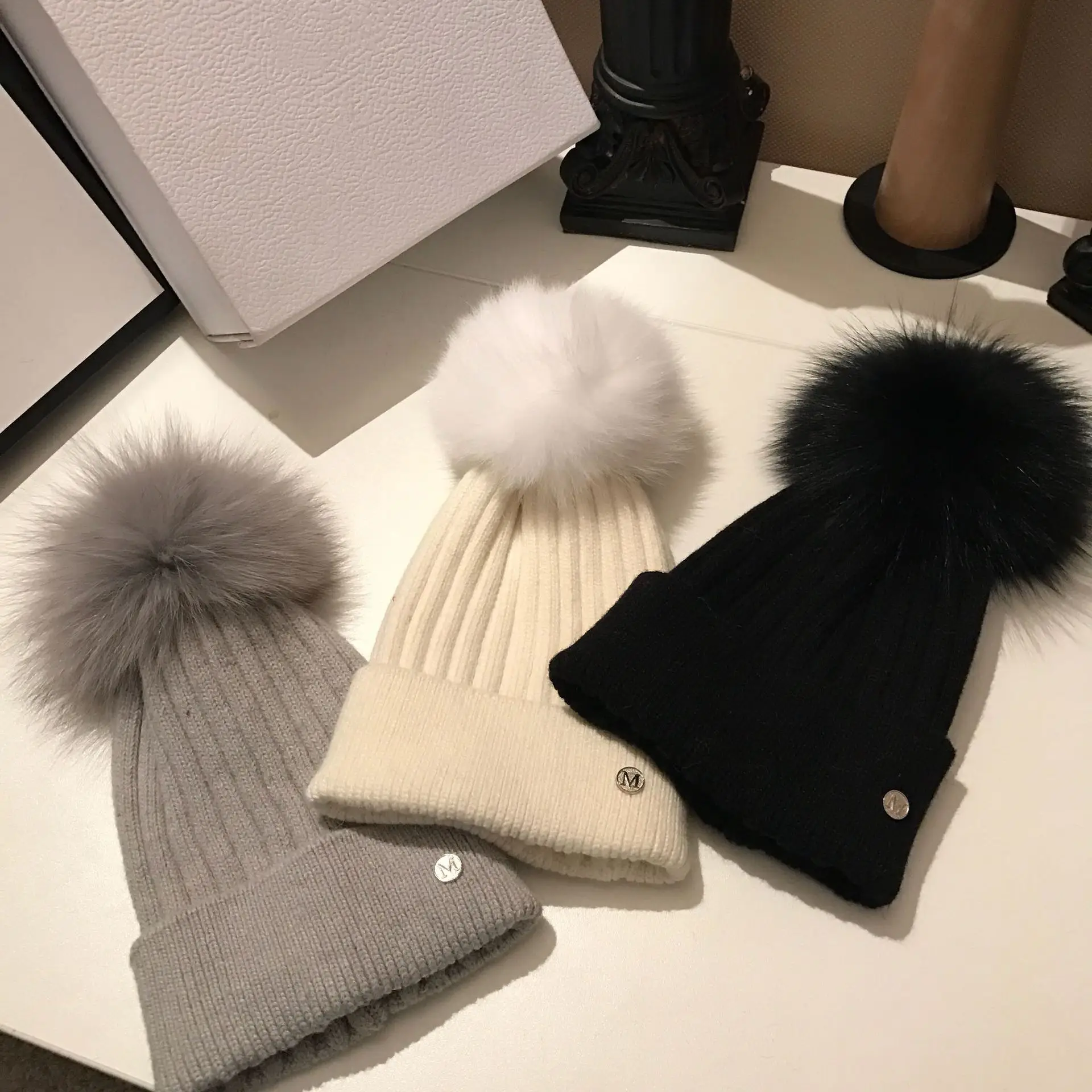 Fashion Ladies Girls High Quality Fox Fur Ball Winter Warm Knit Wool Retro Hat Beanie Cap
Fashion Ladies Girls High Quality Fox Fur Ball Winter Warm Knit Wool Retro Hat Beanie Cap