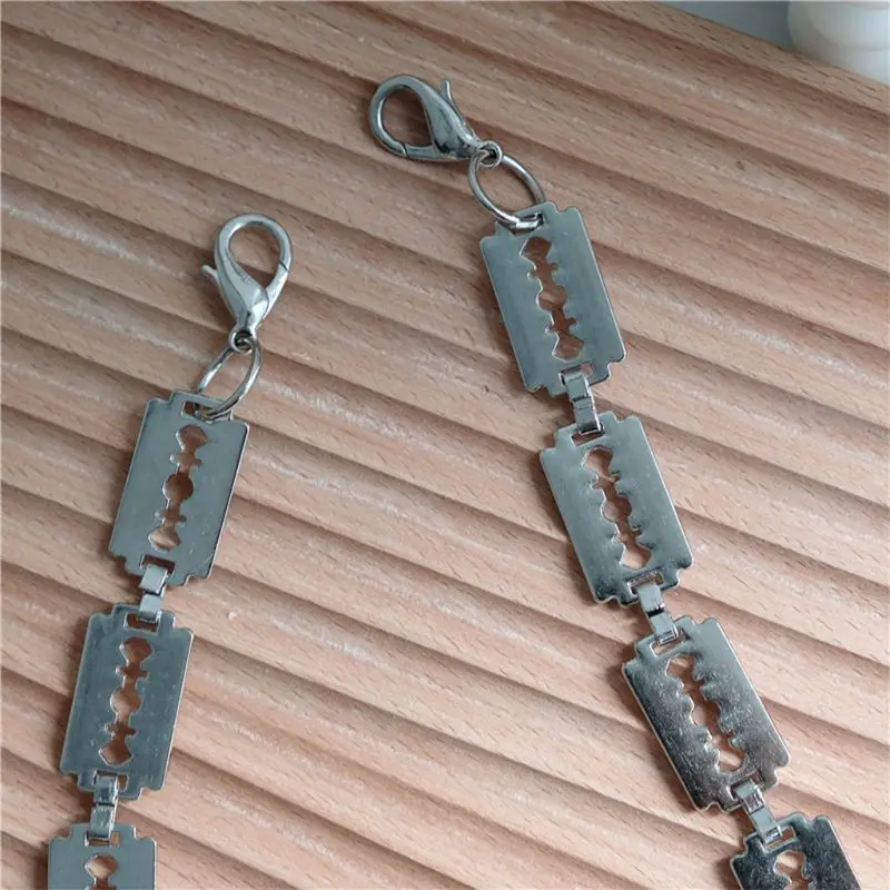 Fashion Retro Blade Styling Necklace Men Women Punk Dark Vintage Metal Necklaces Clothes Chain 32CF
Fashion Retro Blade Styling Necklace Men Women Punk Dark Vintage Metal Necklaces Clothes Chain 32CF