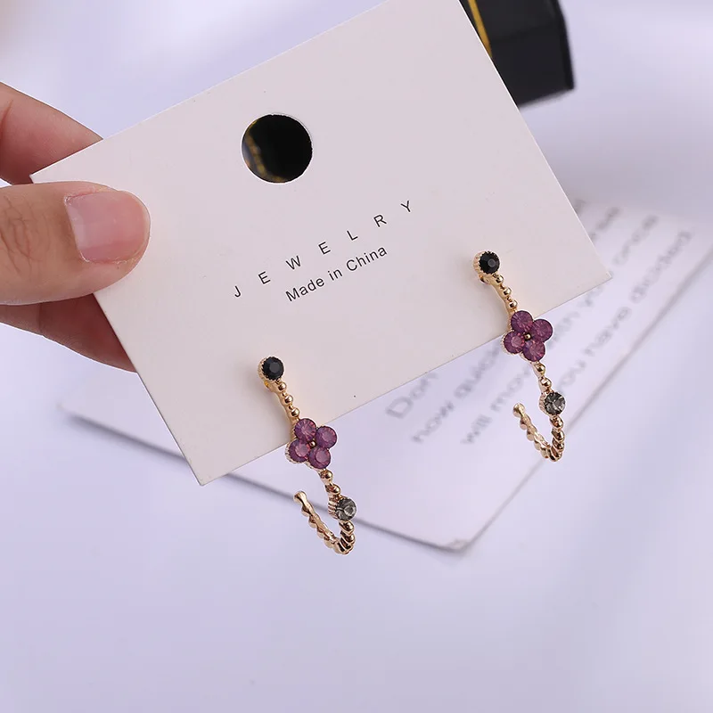 2020 Trendy Vintage C Shaped Inlay Purple Crystal Geometric Stud Earrings For Women Girl Korean Ear Jewelry Gift Pendiente
2020 Trendy Vintage C Shaped Inlay Purple Crystal Geometric Stud Earrings For Women Girl Korean Ear Jewelry Gift Pendiente