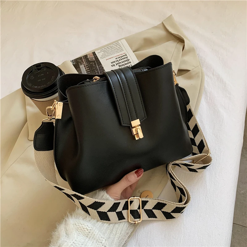Vintage Simple Small PU Leather Bucket Crossbody Bags For Women 2021 Designer Fashion Lady Luxury Black Shoulder Handbags
Vintage Simple Small PU Leather Bucket Crossbody Bags For Women 2021 Designer Fashion Lady Luxury Black Shoulder Handbags