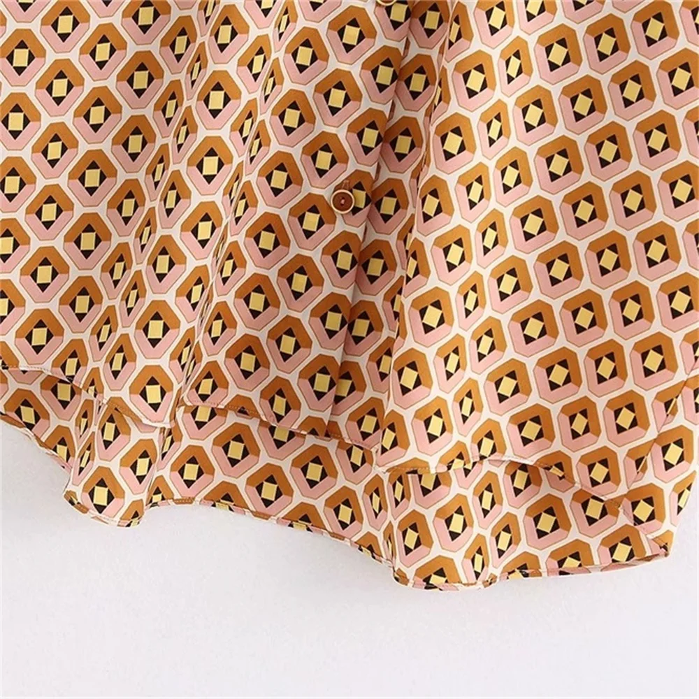 2020 summer women's new French niche casual loose lapel seven-point sleeve top pajamas thin printed shirt 
2020 summer women's new French niche casual loose lapel seven-point sleeve top pajamas thin printed shirt