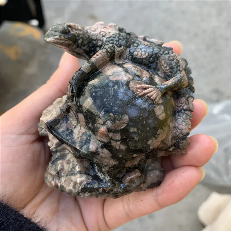 Natural Crystal Blue amphibole Hand Carved skull lizard Healing Home Decor Stone Craft 1PC
Natural Crystal Blue amphibole Hand Carved skull lizard Healing Home Decor Stone Craft 1PC