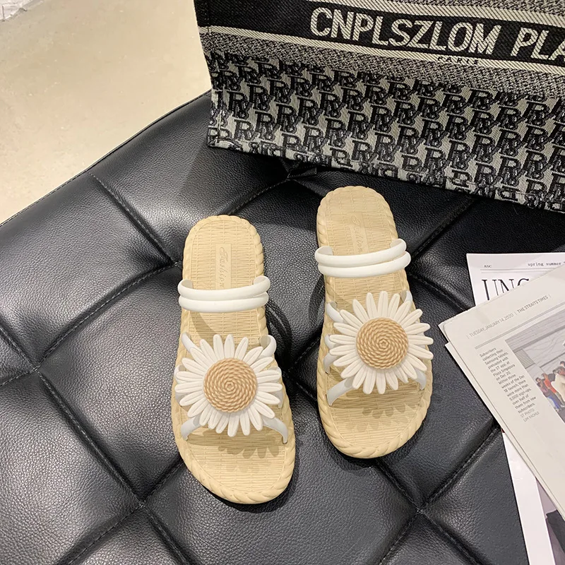 Summer New Sandals And Slippers Women Wear Fairy Style Students All-match Flowers Flat Non-slip Slippers 2021 
Summer New Sandals And Slippers Women Wear Fairy Style Students All-match Flowers Flat Non-slip Slippers 2021
