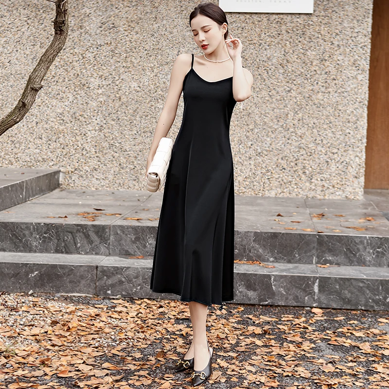 Women Satin V Neck Sexy Dress Solid A-line Party Dress Elegant Female Summer Spaghetti Strap Dress Casual sexy dress
Women Satin V Neck Sexy Dress Solid A-line Party Dress Elegant Female Summer Spaghetti Strap Dress Casual sexy dress