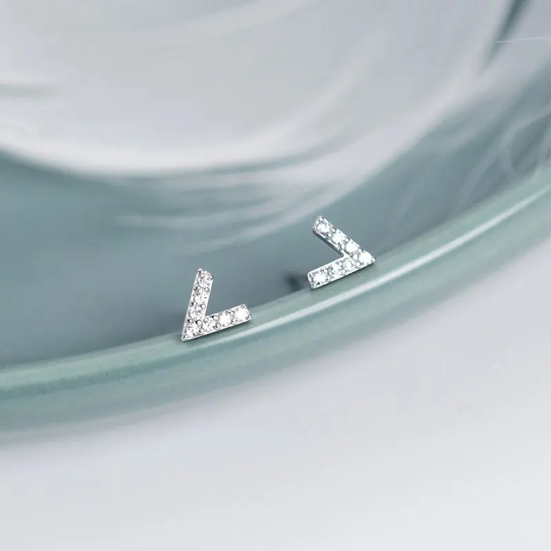AIFENAO 925 Sterling Silver Cubic Zirconia Letter V Stud Earrings for Women Girls Fashion Triangle Cute Fine Jewelry Wholesale
AIFENAO 925 Sterling Silver Cubic Zirconia Letter V Stud Earrings for Women Girls Fashion Triangle Cute Fine Jewelry Wholesale