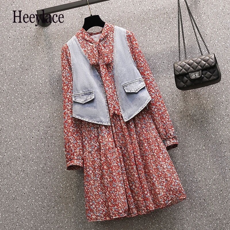 Women Korean Spring Autumn 2 Pieces Set Women Denim Vest And Long Sleeve Flowers Print Pleated Dress Suit Dresses Set
Women Korean Spring Autumn 2 Pieces Set Women Denim Vest And Long Sleeve Flowers Print Pleated Dress Suit Dresses Set