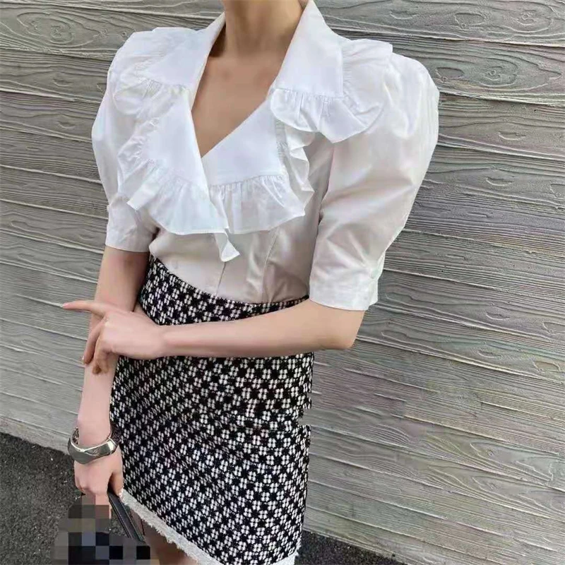 Укороченный топ с пышными рукавами, гофрированный V-образный вырез, Цветочная рубашка в стиле ретро
Укороченный топ с пышными рукавами, гофрированный V-образный вырез, Цветочная рубашка в стиле ретро