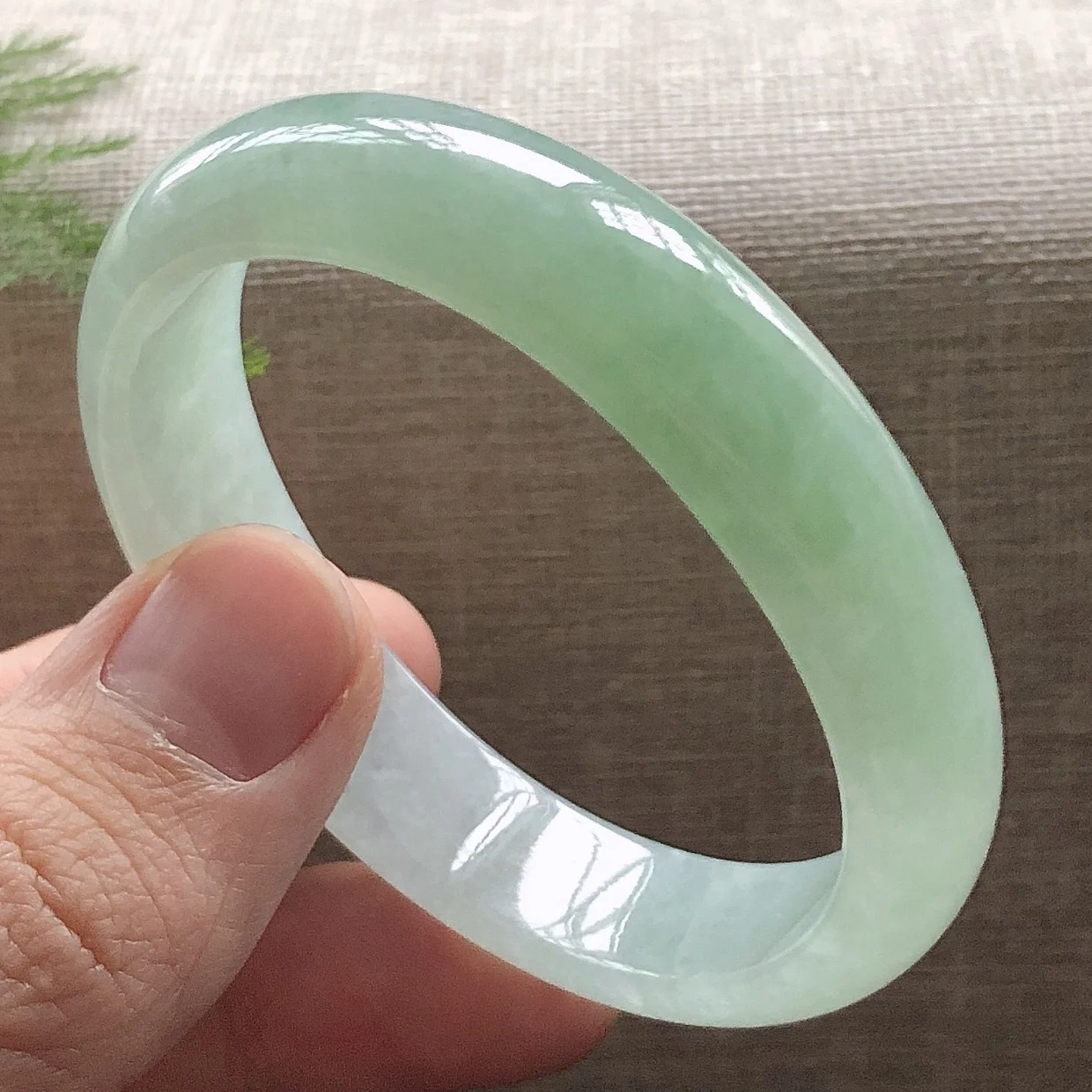 zheru jewelry natural Burmese jade light green 54-64mm bracelet elegant princess fashion jewelry best gift
zheru jewelry natural Burmese jade light green 54-64mm bracelet elegant princess fashion jewelry best gift