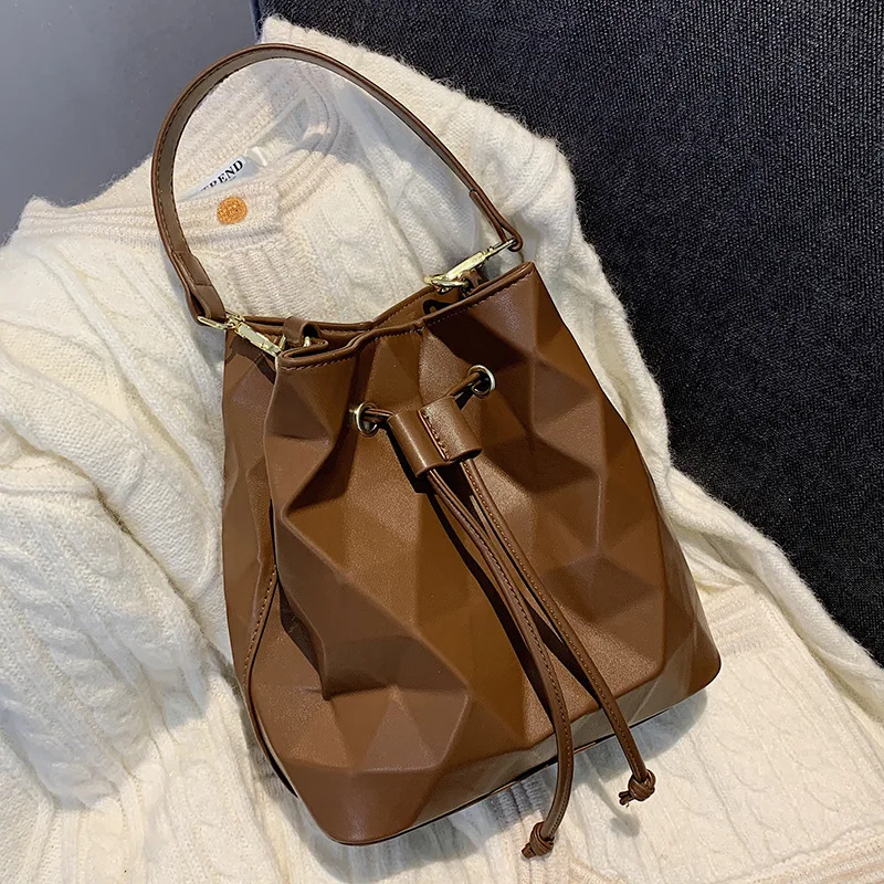 Women's Bag 2021 New Autumn Fashion Rhombic Messenger Bucket Bag Purses and Handbags Tote Bags for Women Travel
Women's Bag 2021 New Autumn Fashion Rhombic Messenger Bucket Bag Purses and Handbags Tote Bags for Women Travel