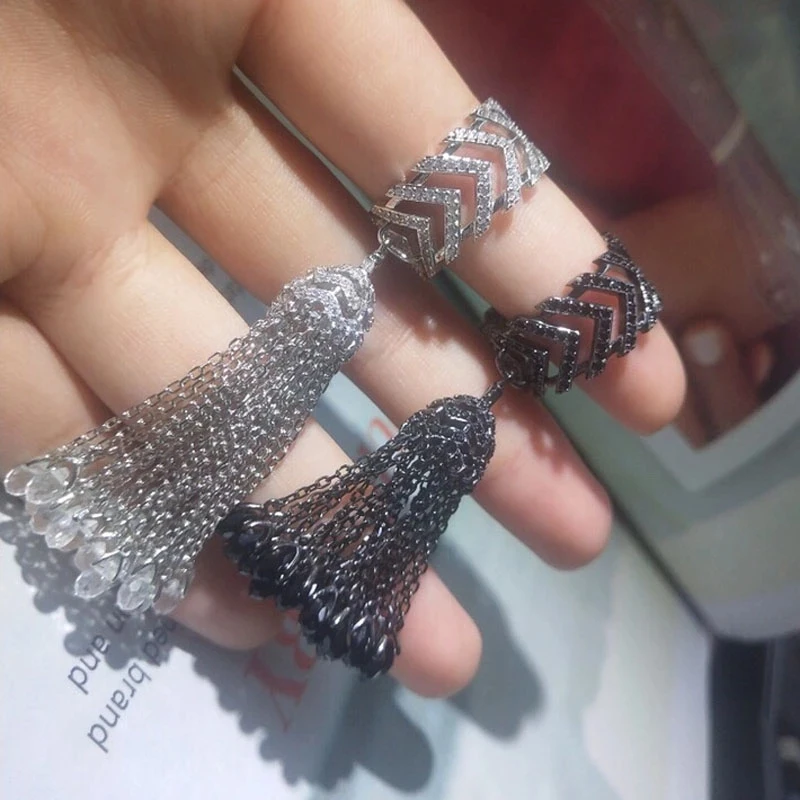 SOELLE Solid 925 Sterling Silver Tassel Crystal Finger Ring Micro Paved Cubic Zirconia Stones for Women Girl Party Jewelry Gift
SOELLE Solid 925 Sterling Silver Tassel Crystal Finger Ring Micro Paved Cubic Zirconia Stones for Women Girl Party Jewelry Gift